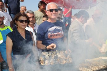 Festivalde 8 bin balık-ekmek ikramı