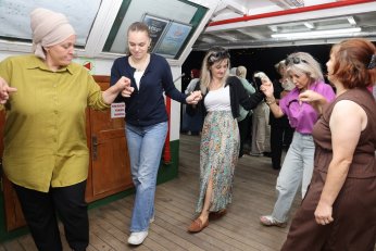 Bir yılın yorgunluğunu mehtap turu ile attılar