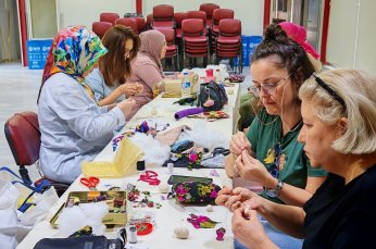 Sanatseverler bez bebek  atölyesinde buluştu