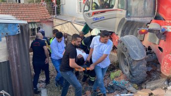 Kontrolden çıkan iş makinesi dehşet saçtı: 4 yaralı