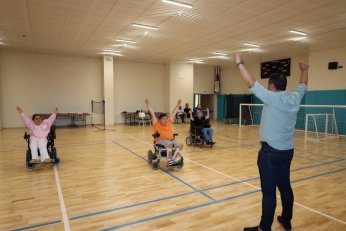 Engelleri aşan ekipten sahne hazırlığı