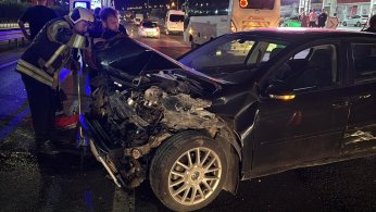 İki otomobil çarpıştı: 4 yaralı