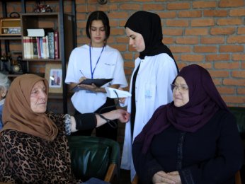 Saygınlar Kulübü sosyal hayata katıyor