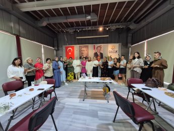 Gölcüklü kadınlar mum tasarımı yaptı