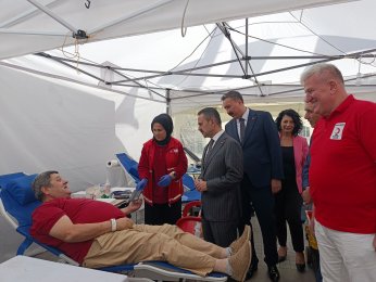 Kan bağışı şenlik havasında yapıldı