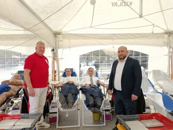 Kan bağışı şenlik havasında yapıldı