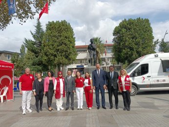 Kan bağışı şenlik havasında yapıldı