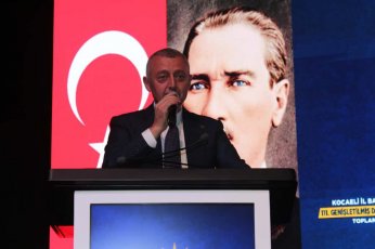 AK Parti’de coşkulu danışma