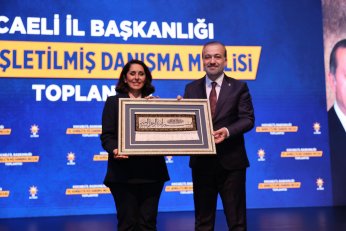 AK Parti’de coşkulu danışma