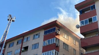 Tadilat yapılan çatı alevlere teslim oldu