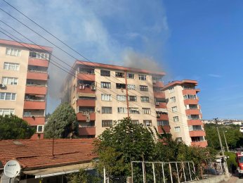 Tadilat yapılan çatı alevlere teslim oldu