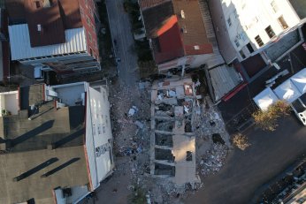 4 kişiye mezar olan binada çalışmalar sürüyor