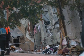 4 kişiye mezar olan binada çalışmalar sürüyor