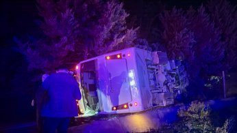 İşçi servisi ile otomobil çarpıştı: 8 yaralı