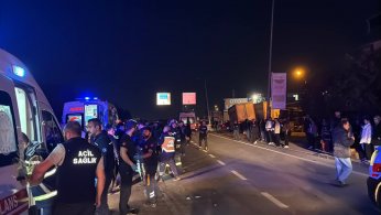 İşçi servisi ile otomobil çarpıştı: 8 yaralı