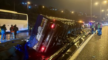 Granül yüklü tır devrildi: 1 yaralı