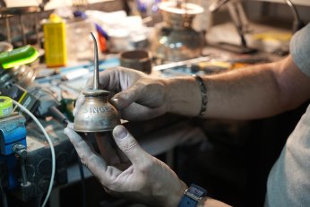 Metal antika eşyalara yeniden hayat veriyor