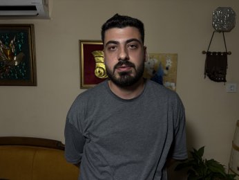 Otizmli genç fırında darbedildi