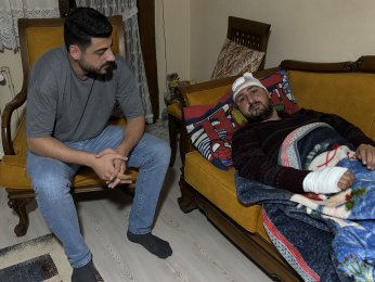 Otizmli genç fırında darbedildi