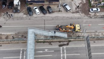 Davalık olan üst geçit yeniden yapıldı