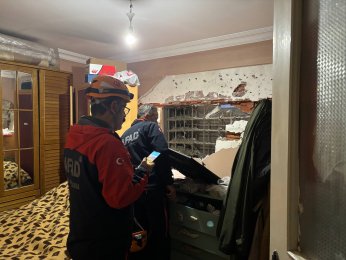 Beton dökerken yan evin duvarını yıktılar