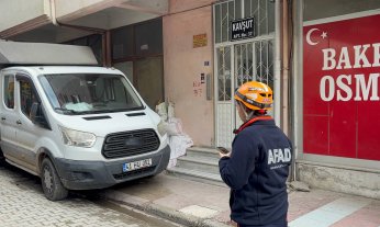 Beton dökerken yan evin duvarını yıktılar