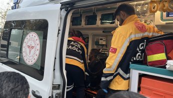 3 katlı binanın çatısında yangın