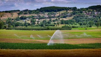 Toramanlar’da sulama suyu toprakla buluştu