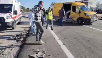 2 araç çarpıştı: 2 yaralı