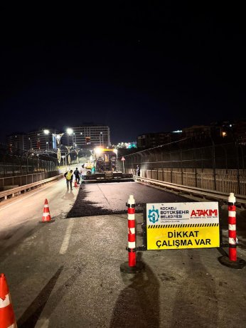 Yol bakım onarımı gece gündüz sürüyor