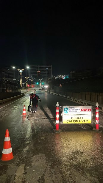 Yol bakım onarımı gece gündüz sürüyor