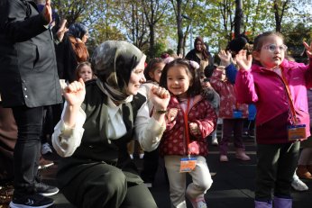 ‘Ekranı yasaklamayın, dengeli kullandırın’