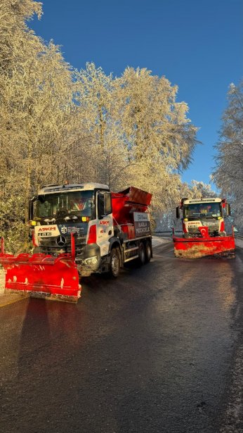 Ekipler yolları açık tutmak için çalışıyor