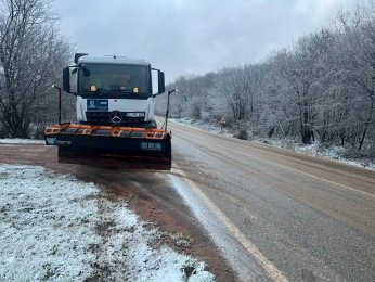 Ekipler yolları açık tutmak için çalışıyor