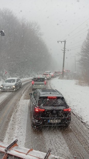 Ekipler yolları açık tutmak için çalışıyor