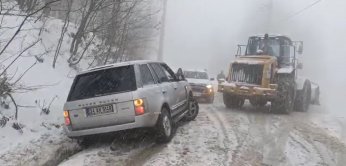 Ekipler yolları açık tutmak için çalışıyor