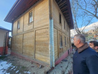 Sezer’den tarihi camide inceleme