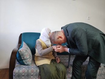 Sezer’den tarihi camide inceleme