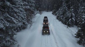 Beyaz örtünün keyfini UTV’lerle çıkardılar