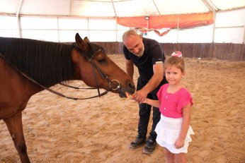 Minik kalplere at sevgisi aşılanıyor