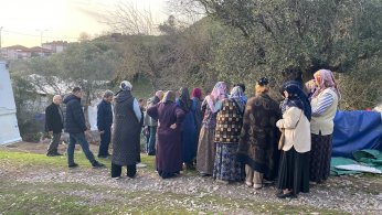 Yaşlı kadın bahçede ölü bulundu