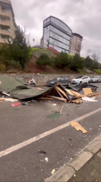 Kocaeli’de fırtına hayatı felç etti