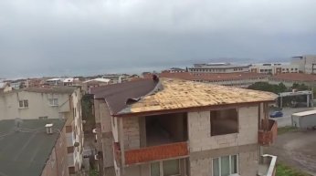 Kocaeli’de fırtına hayatı felç etti