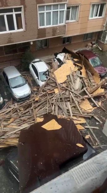 Kocaeli’de fırtına hayatı felç etti