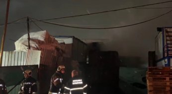 Palet deposunda korkutan yangın