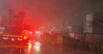 Palet deposunda korkutan yangın