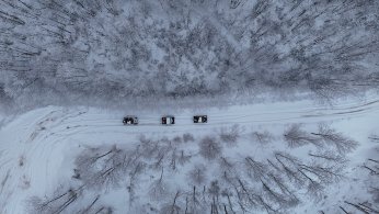 Karla kaplı yollarda  adrenalin yaşadılar