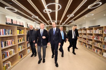 Zorlu’dan Alev Alatlı Kütüphanesi’ne övgü