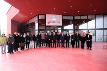 Zorlu’dan Alev Alatlı Kütüphanesi’ne övgü