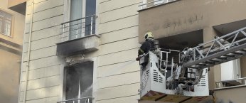 Apartmanın 2. katı alev alev yandı